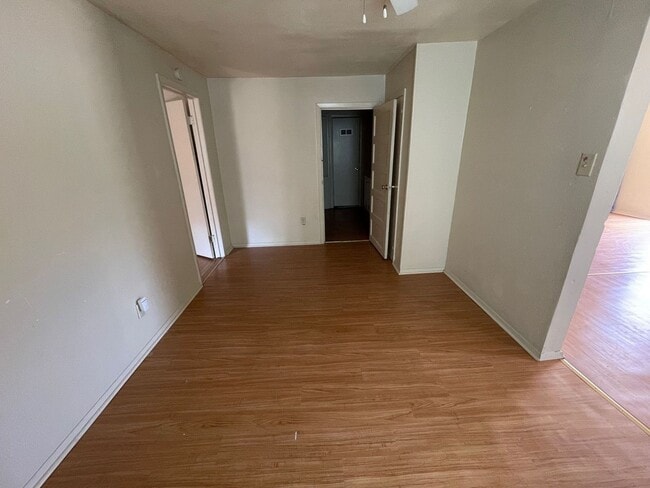 Foto del edificio - 3 bedroom, 1 bath