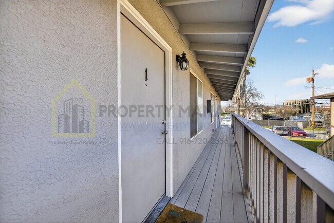 Foto del edificio - Remodeled 2-Bedroom Gem Near Sac City College - $1900/month!