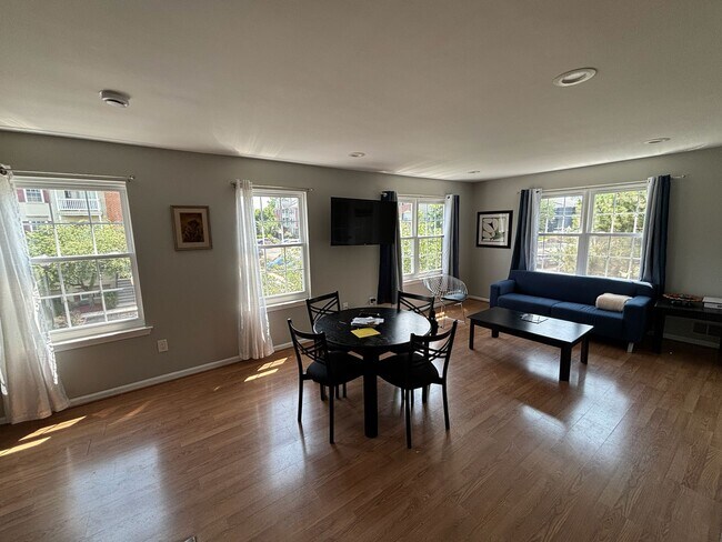 Foto del edificio - 35 Rutgers Dr