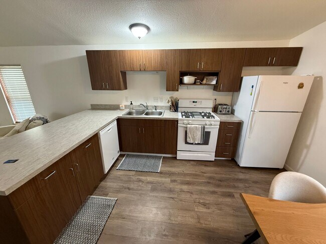 Foto del edificio - 3 Bedroom 1 Bath Fully Updated Home in Cli...