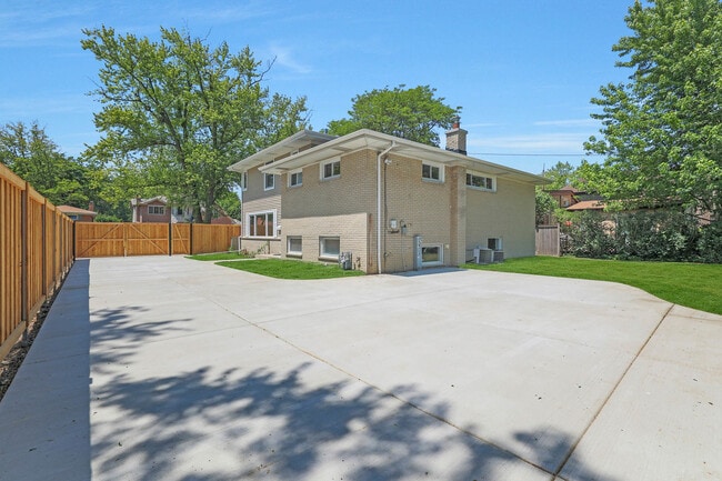 Building Photo - 1247 Sherwood Rd
