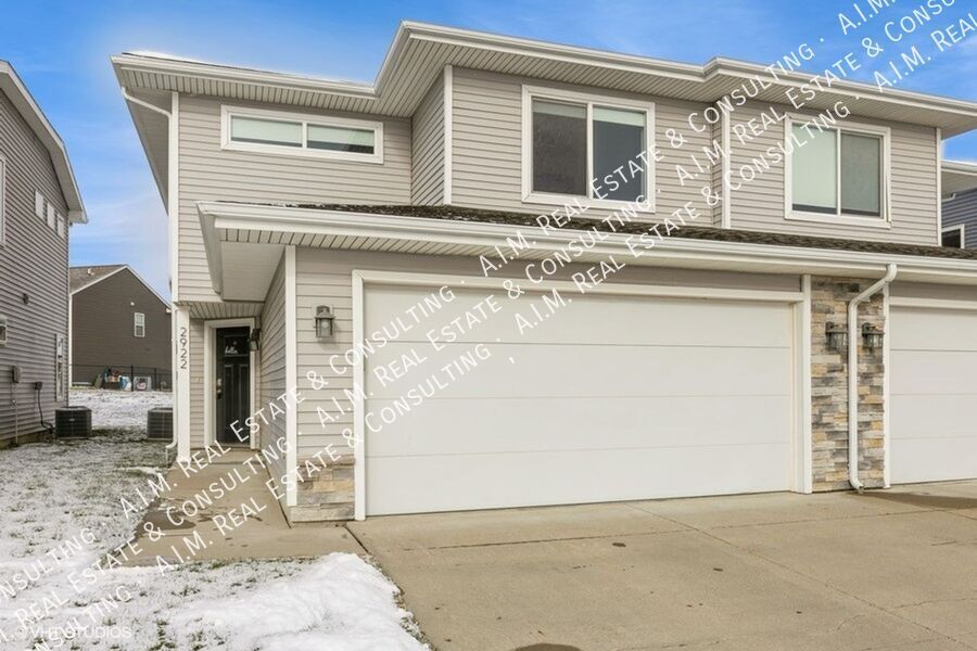 Foto principal - GREAT LOCATION!! 3 Bedroom, 2.5 Bath Townh...