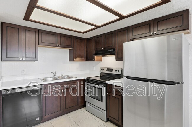 Foto del edificio - 2225 James Bilbray Dr