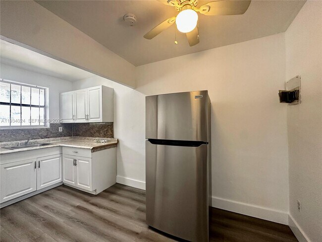 Foto del edificio - 3100 NW 135th St