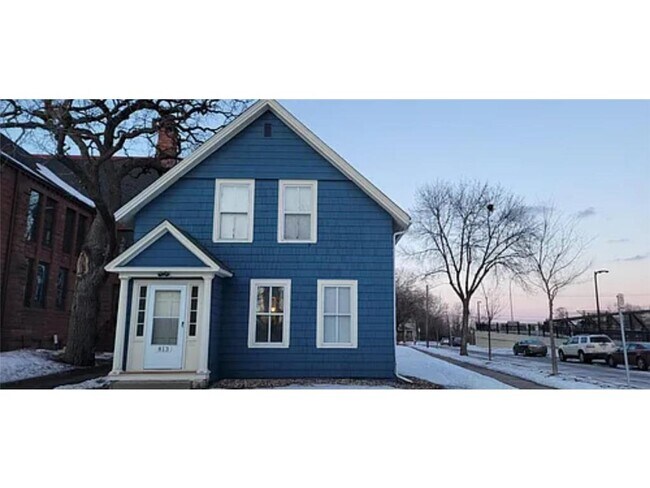 Foto del edificio - 813 5th St SE
