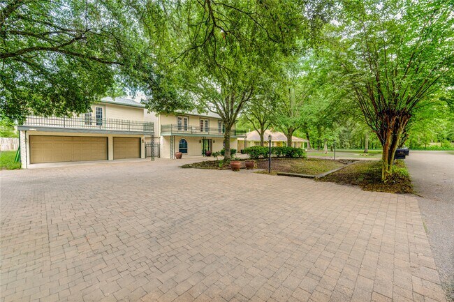 Foto del edificio - 303 Shady Glen Ln