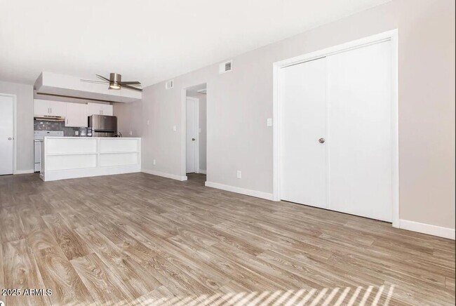 Foto del edificio - 10860 N 85th Ave