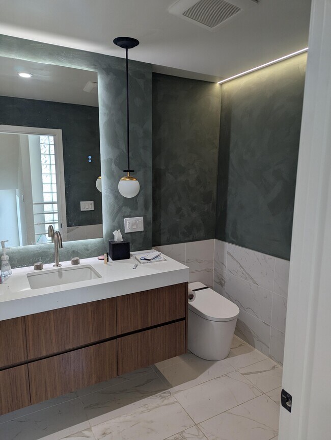 Cuarto de baño - 2503 28th St