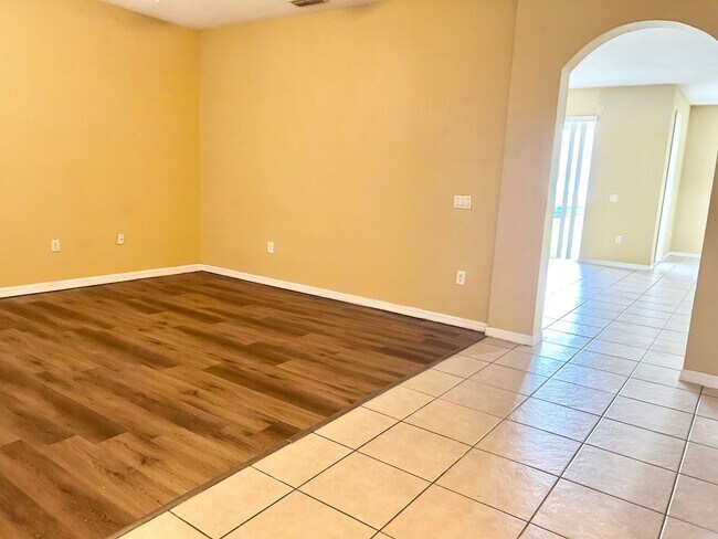 Building Photo - Beautiful Home in Parkview at Lake Shore
