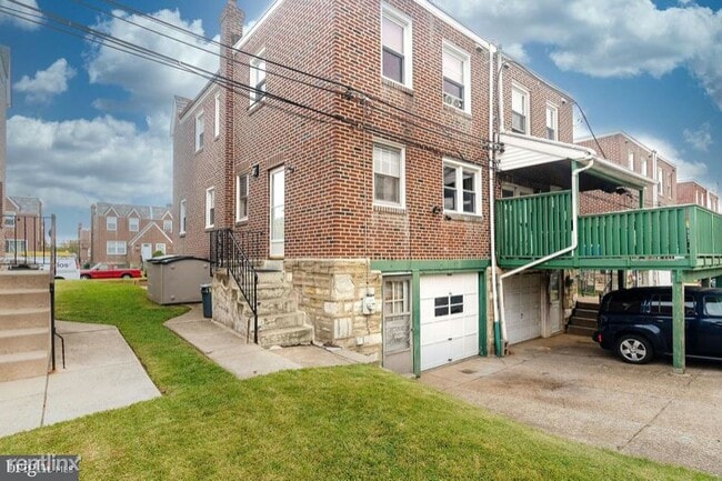 Building Photo - 3 br, 1.5 bath House - 1840 Benson St
