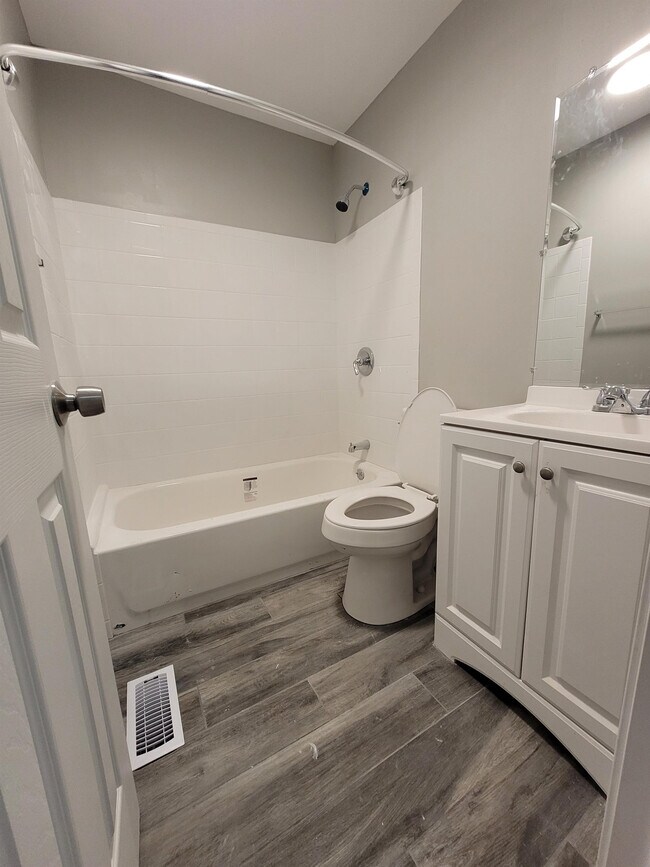 Photo - 231 Dahlia Ave NW House