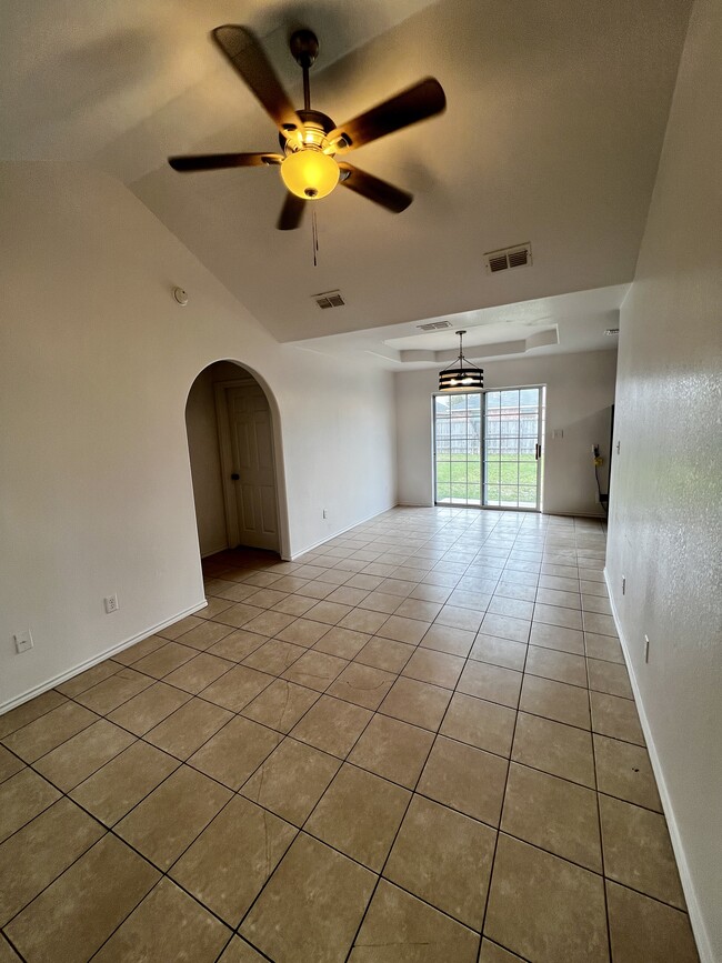 Foto del edificio - 2656 Malta St