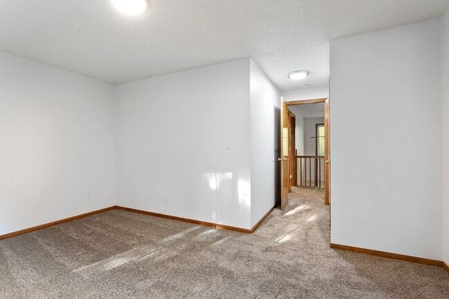 Building Photo - This is a must see large 2 bed 1bath!!!