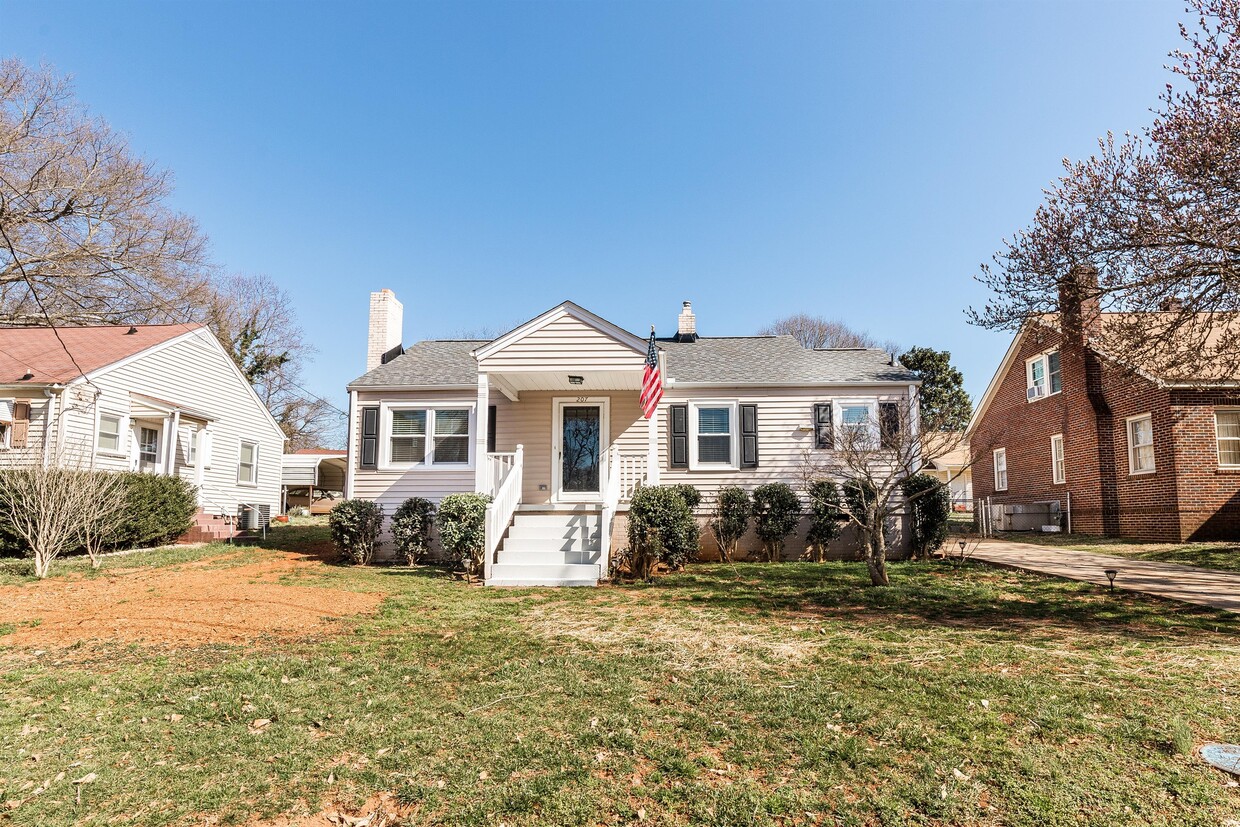 Photo - 207 N Beacon St (Greenville, SC)