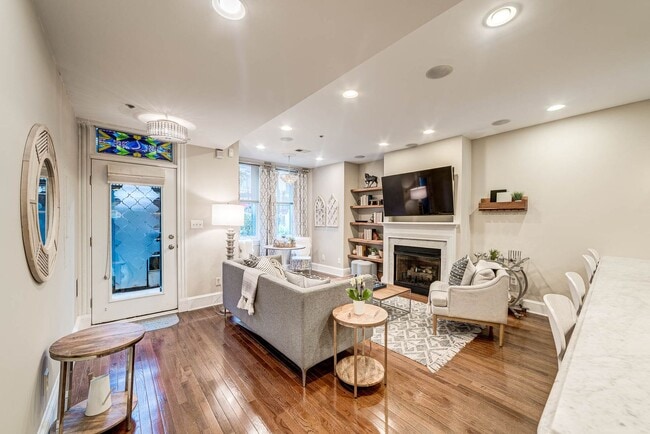 Building Photo - Updated & Modern 2bed/2bath in Mt.Vernon