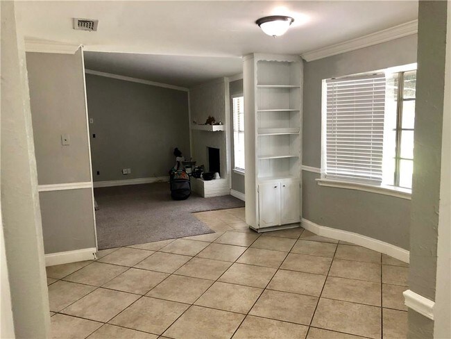 Building Photo - 2407 San Diego Dr