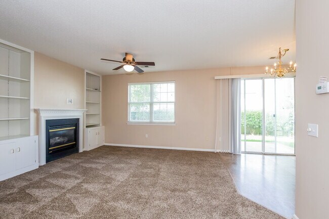 Foto del edificio - 8707 Meadowmont View Dr