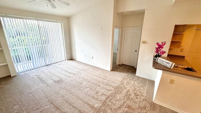 Building Photo - Spacious 1BR/1BA Visconti Condo in Maitland!