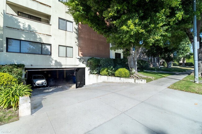 Foto del edificio - 2 br, 2 bath Condo - 1229 East Wilson Aven...