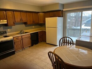 Building Photo - 1112 Springbrook Ave