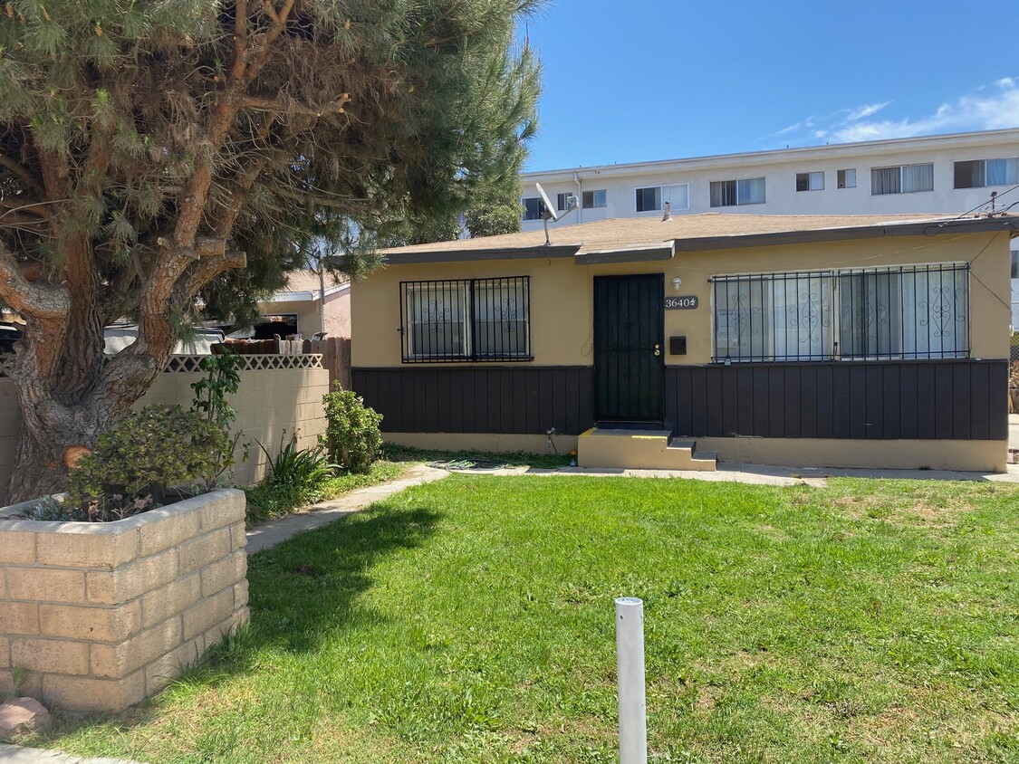 Foto principal - 3640 W 102nd St
