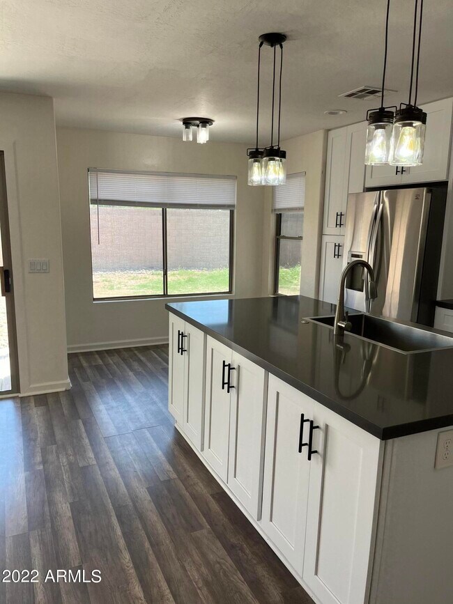 Foto del edificio - 14407 N 147th Dr