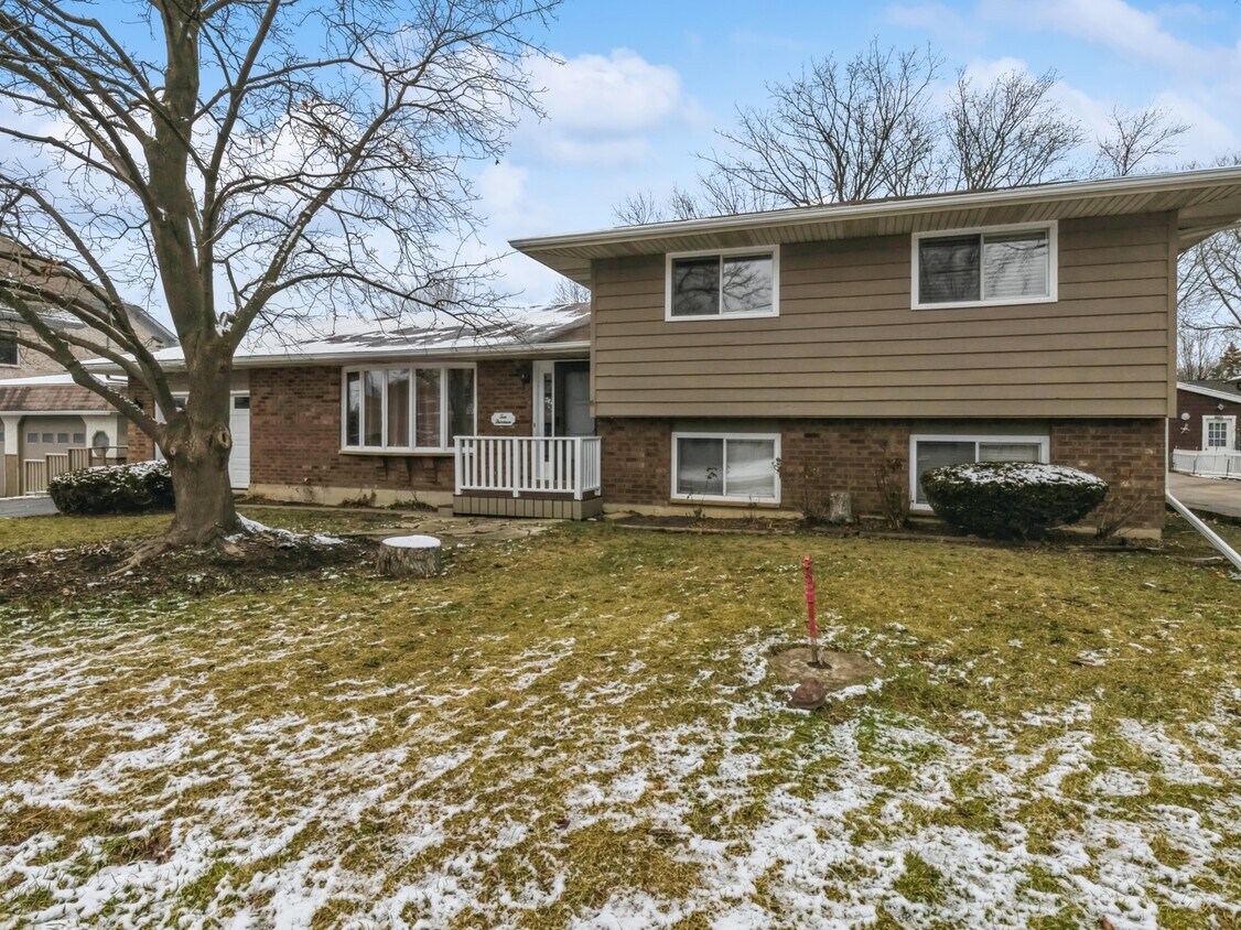 1013 W North Ave, Lake Bluff, IL 60044 House Rental in Lake Bluff, IL