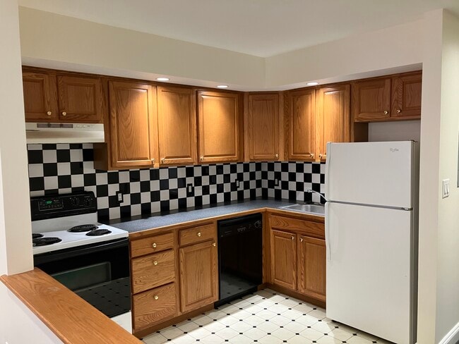 Building Photo - 507 Pine St