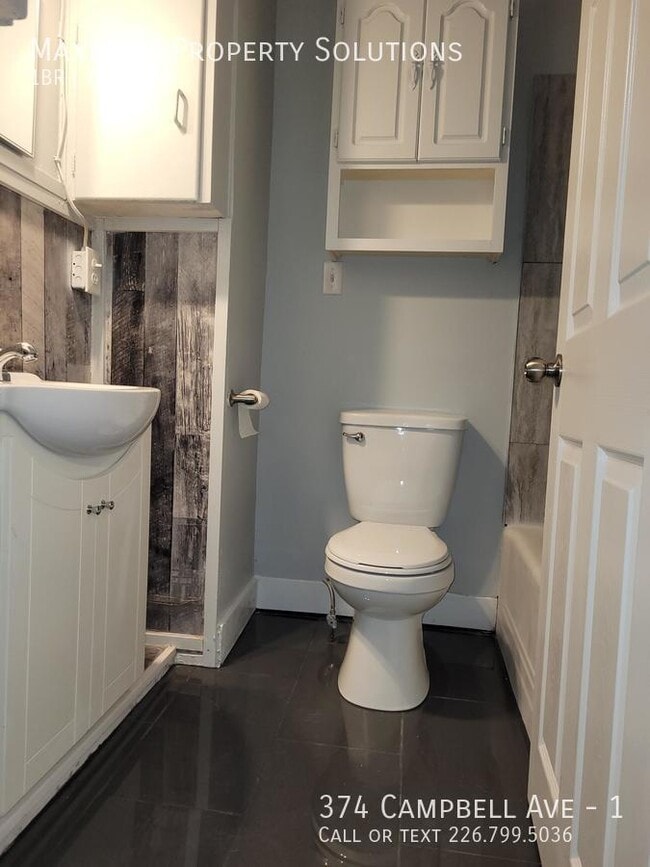 Building Photo - Gorgeous Newly Renovated Apartment ALL INC...