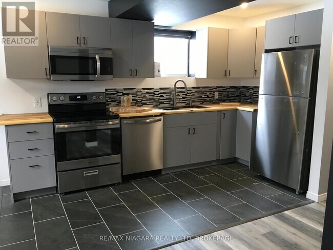 Photo du bâtiment - 7701 Cortina Crescent