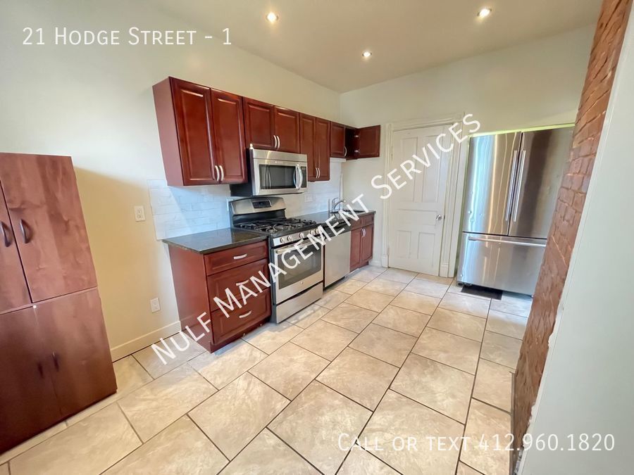 Foto principal - 2 Bed, 1 Bath unit in Oakland