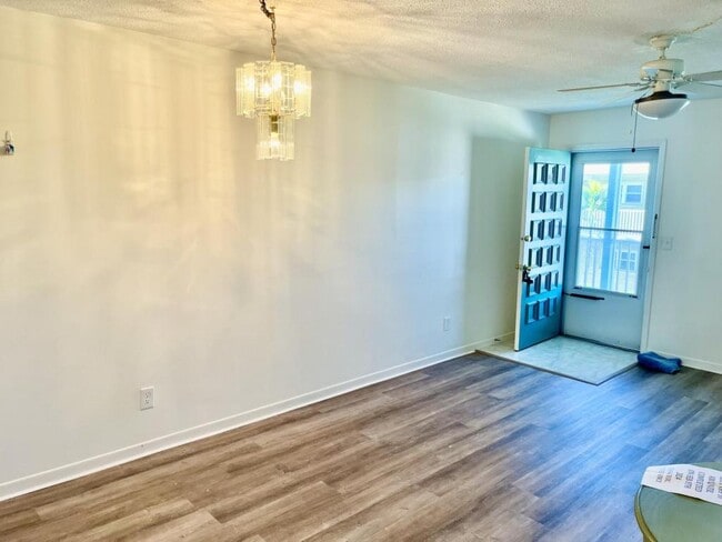 Building Photo - 5217 81st St N, unit 21