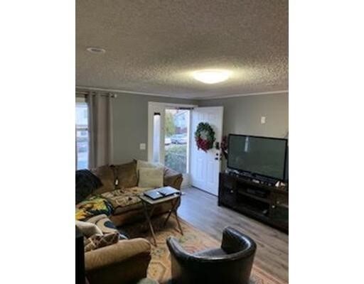 Primary Photo - 17 Mountainshire Dr