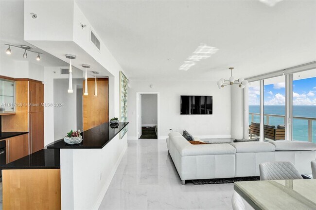 Foto del edificio - 6365 Collins Ave