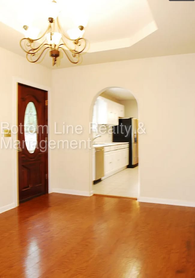 Building Photo - 2 bedroom apartment for rent in a great location