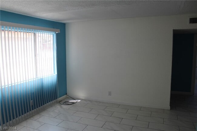 Building Photo - 5217 W Cheyenne Ave