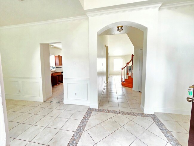 Building Photo - 8615 Barron Wood Cir E