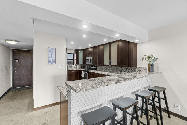 Foto del edificio - 2400 DC Country Club Boulevard