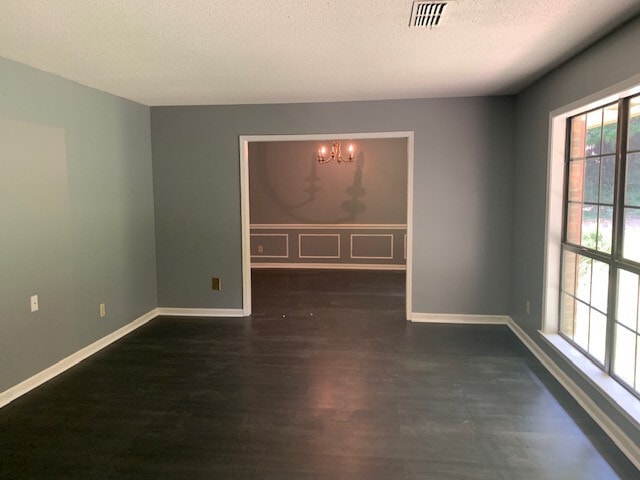 Foto del edificio - Large secluded 4 bedroom/2 bath in Blue Ridge Estates