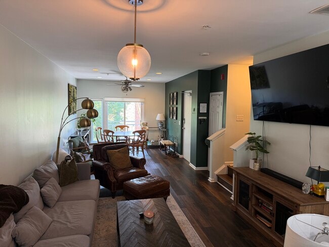 Building Photo - 635 Raphael Pl