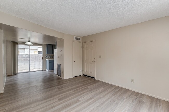 Building Photo - 1320 S Hardy Dr