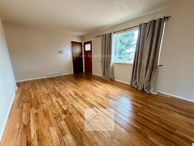 Foto del edificio - 4519 Bella Dr