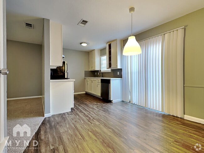 Building Photo - 1010 N Meadows Dr