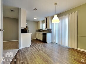 Building Photo - 1010 N Meadows Dr