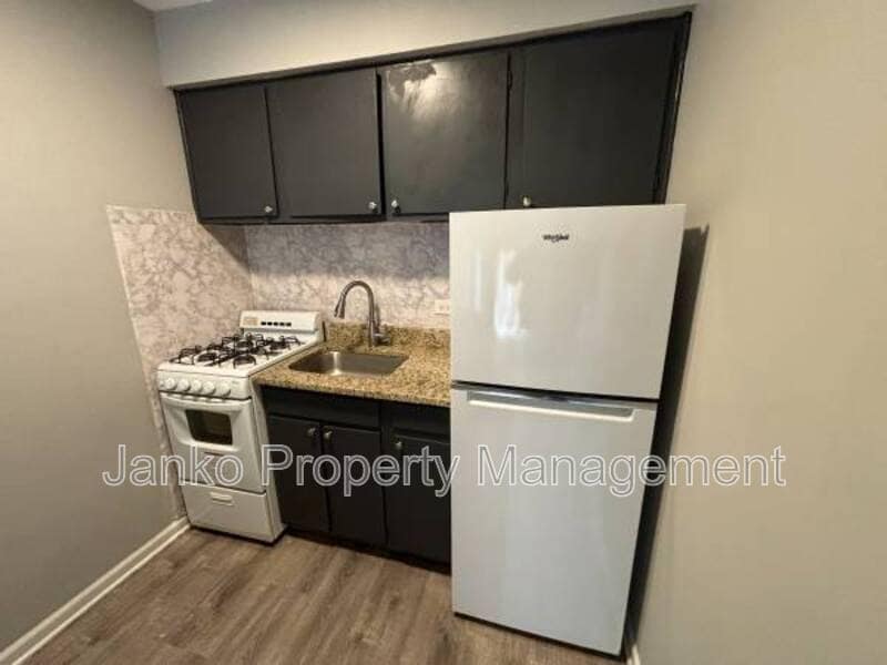 Foto del edificio - 3343 Commercial Ave