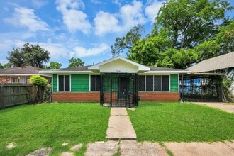 Building Photo - 3214 Tuam St