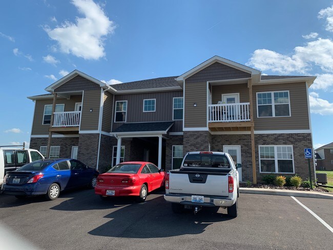 Building Photo - 221 Spring Creek Dr