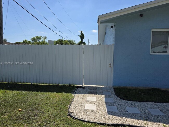 Foto del edificio - 965 NW 10th St