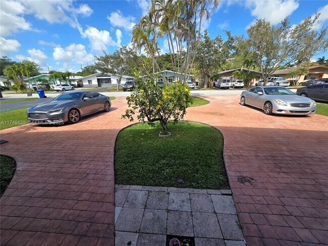 Foto del edificio - 812 SW 13th St