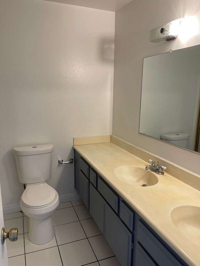 Bathroom - 1712 S 6th St